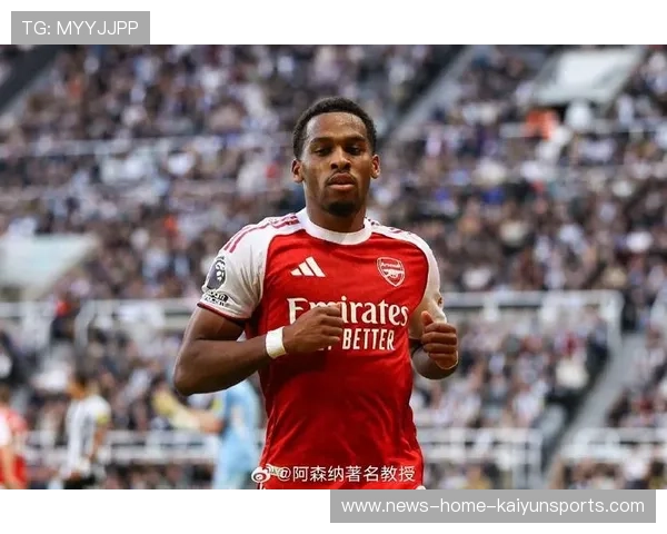 哥伦比亚球员高位逼抢,罗马左路反击得手